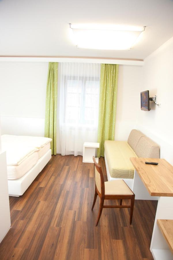 Gasthof Pack "Zur Lebing Au" Hartberg Room photo